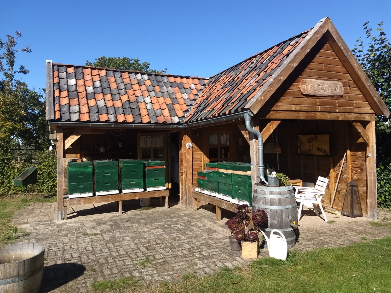 phoca thumb l afbeelding bijenstal